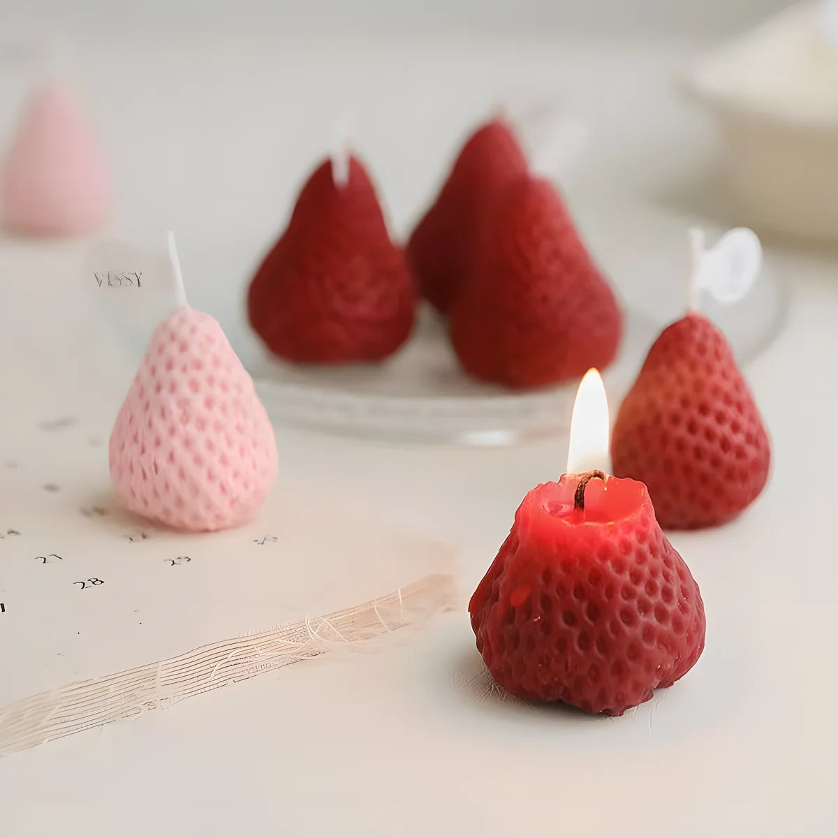 4pcs Strawberry-Shaped Miniature Scented Candles