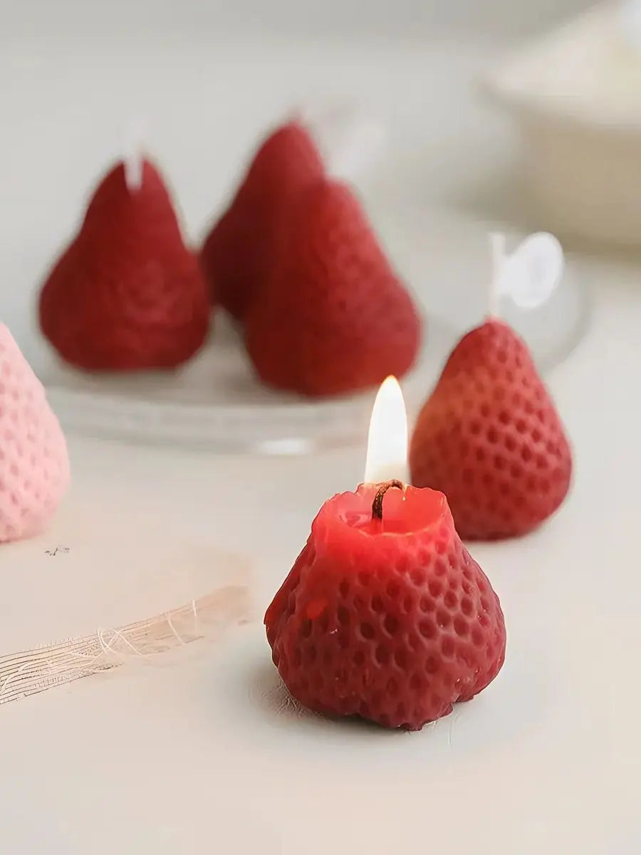 4pcs Strawberry-Shaped Miniature Scented Candles